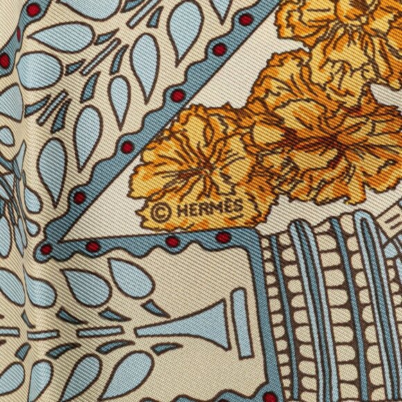 HERMES White Silk Scarf - Picture 4 of 6